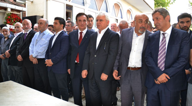 EKİL İNŞAAT Kurucu Ortaklarından İlyas ve Ekrem Ekşi’nin Annesi Vefat Etti