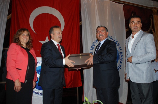 Sivaslı Sanayici ve İşadamları Grubu Derneği İftar Yemeğinde Buluştu 