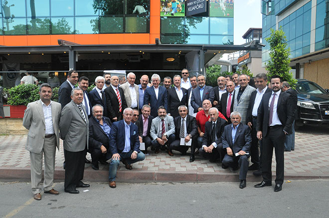 Sivaslı Sanayiciler ve İş Adamları Grubu Derneği üyeleri CHP İstanbul Milletvekili adayları İlhan Kesici, Yüksel Kılınç, Hüseyin Özkahraman, Derya Şentürk, Erhan Bozan, Ali Şeker ve Ali Özcan ile bir araya geldi